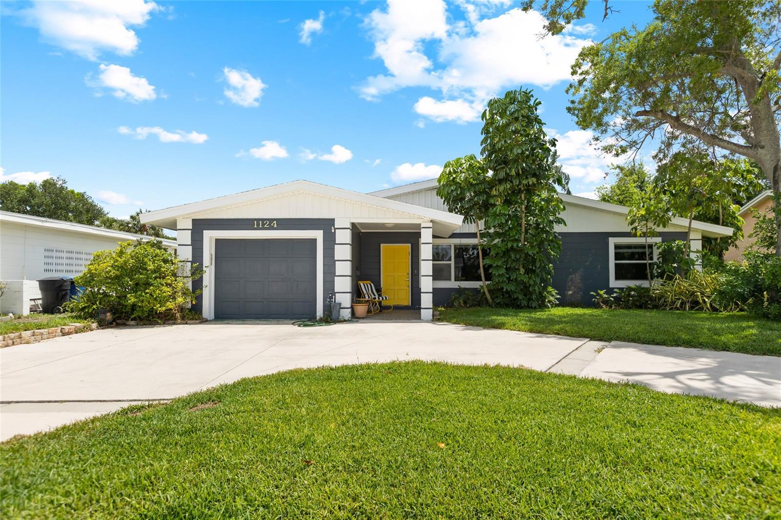 1124 40TH AVE NE, ST PETERSBURG, FL — photo 2