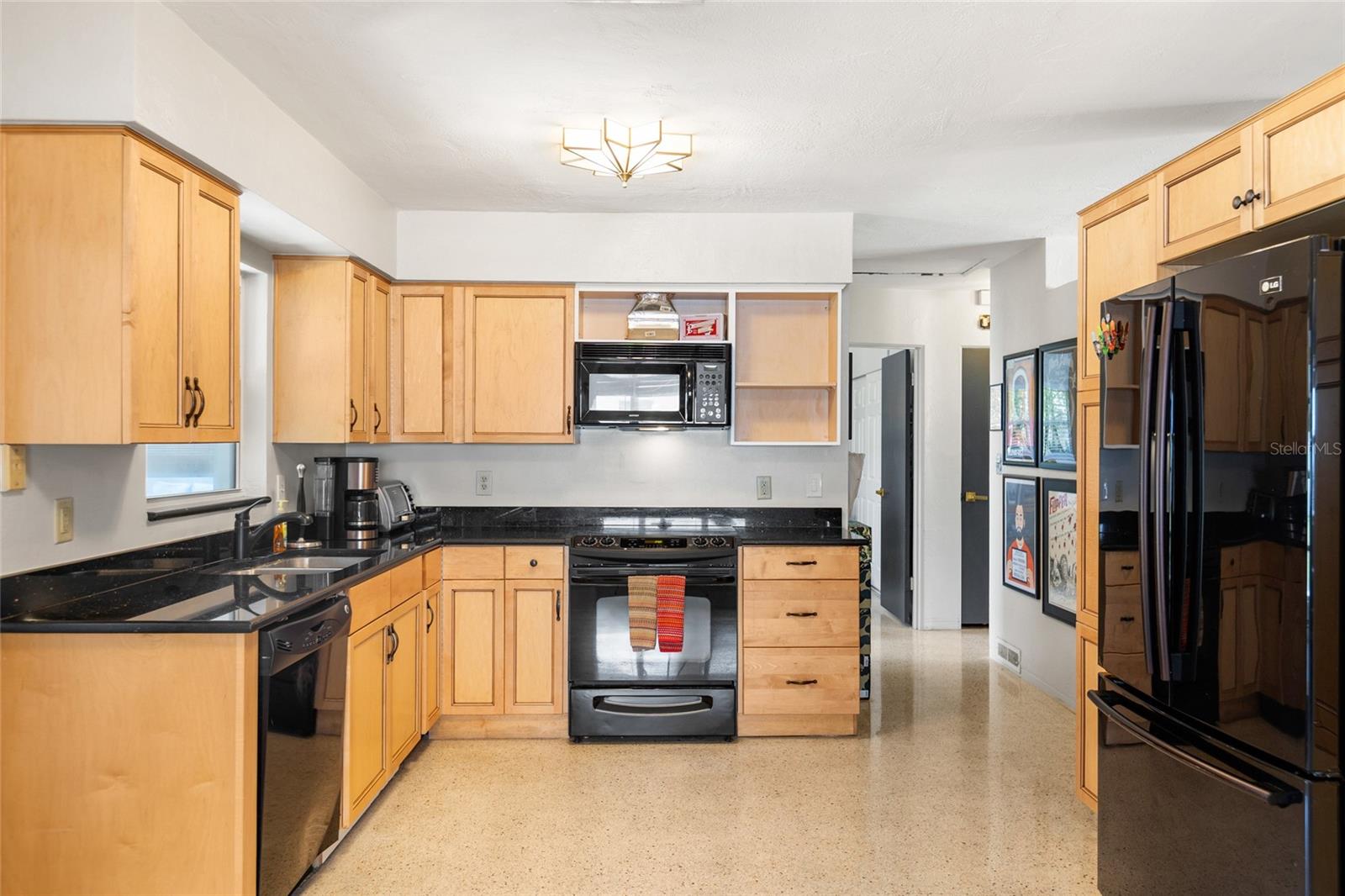 1124 40TH AVE NE, ST PETERSBURG, FL — photo 16