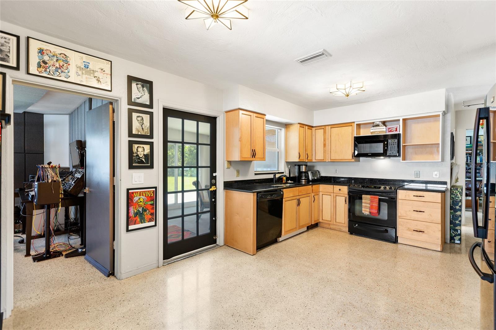 1124 40TH AVE NE, ST PETERSBURG, FL — photo 21