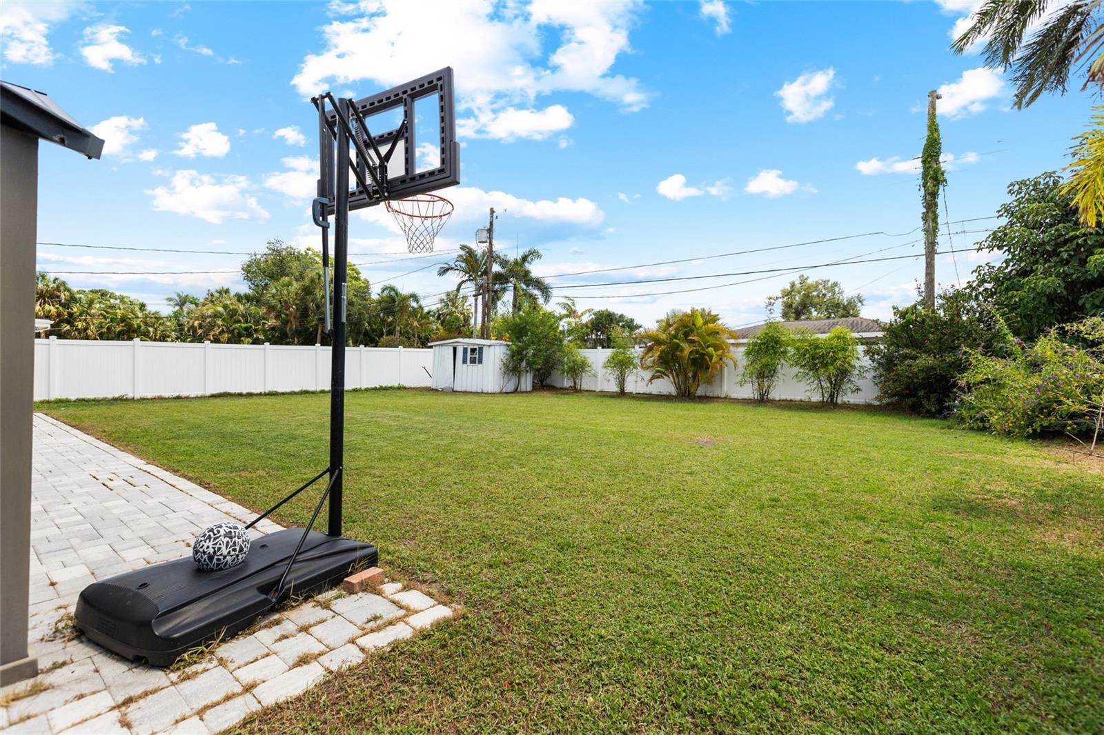 1124 40TH AVE NE, ST PETERSBURG, FL — photo 40
