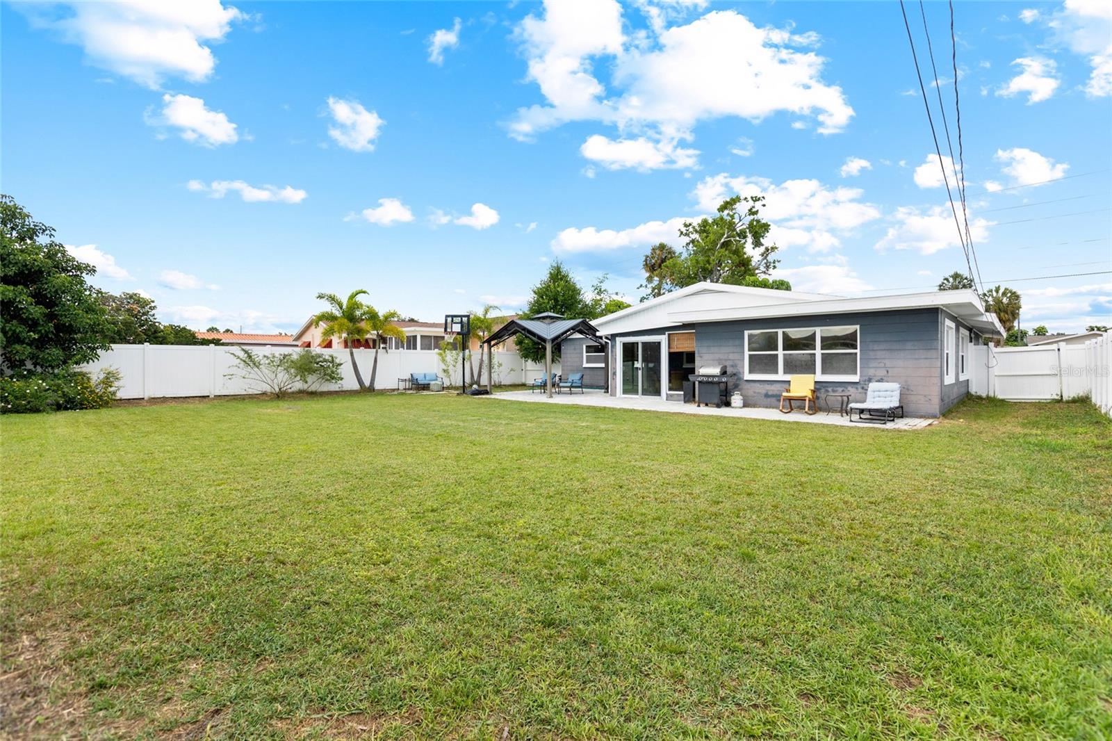 1124 40TH AVE NE, ST PETERSBURG, FL — photo 42