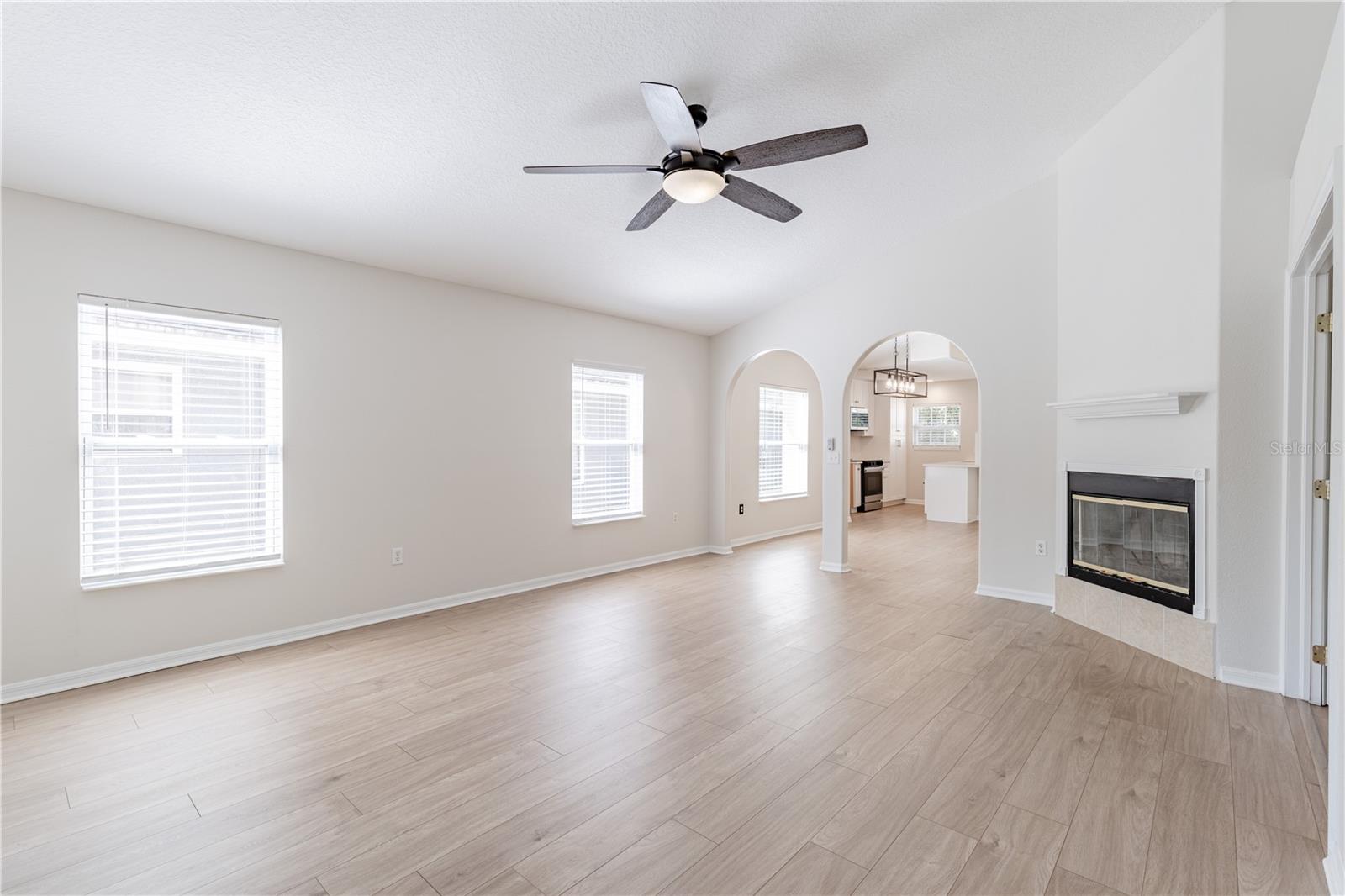 31080 LOCHMORE CIR, SORRENTO, FL — photo 27