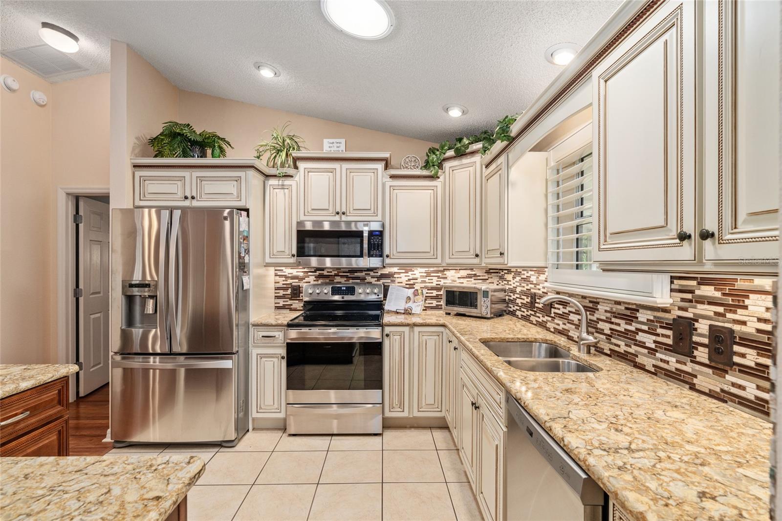 991 BARRYMOORE LOOP, THE VILLAGES, FL — photo 8