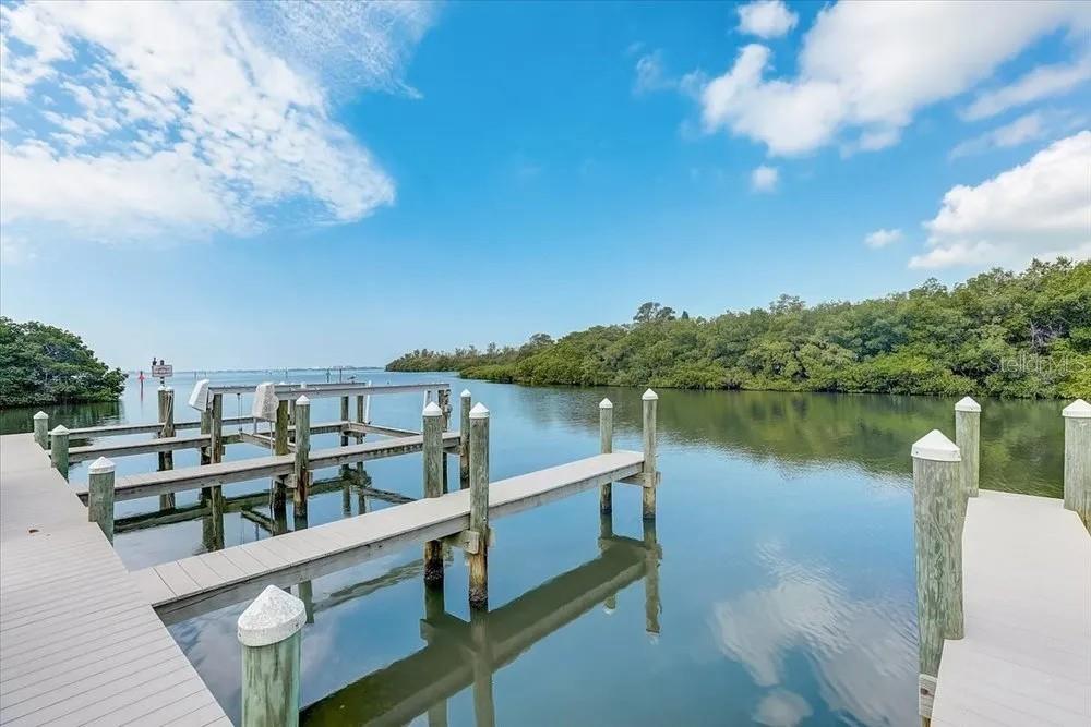 2424 BAY DR, BRADENTON, FL — photo 22