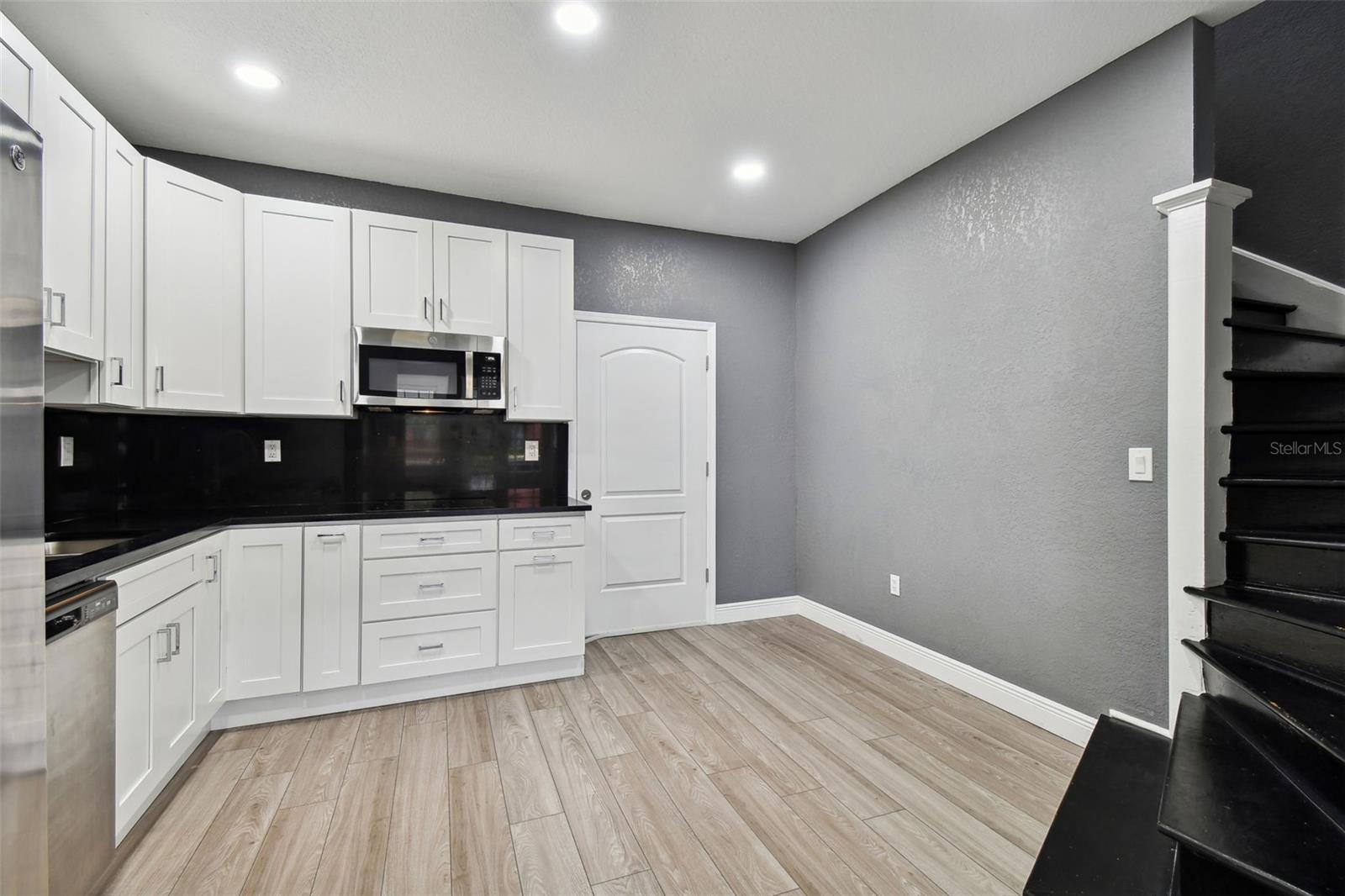 6810 N NAVIN AVE, TAMPA, FL — photo 13
