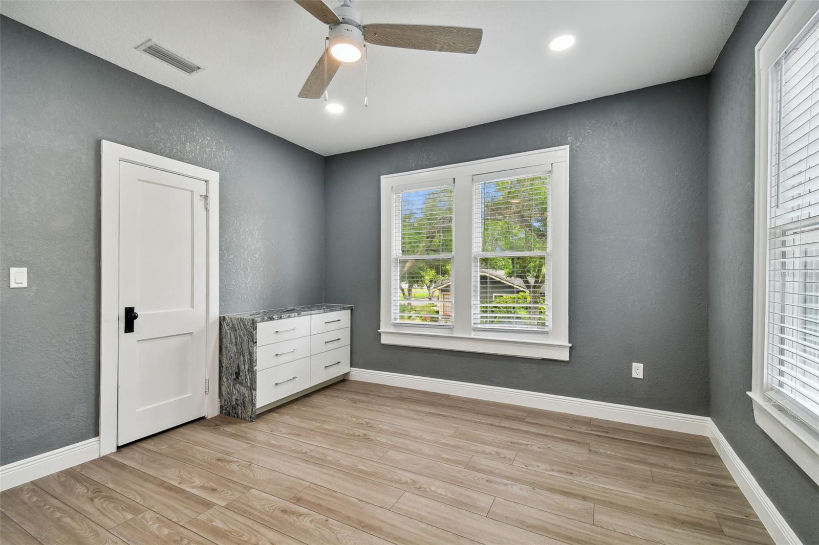 6810 N NAVIN AVE, TAMPA, FL — photo 39