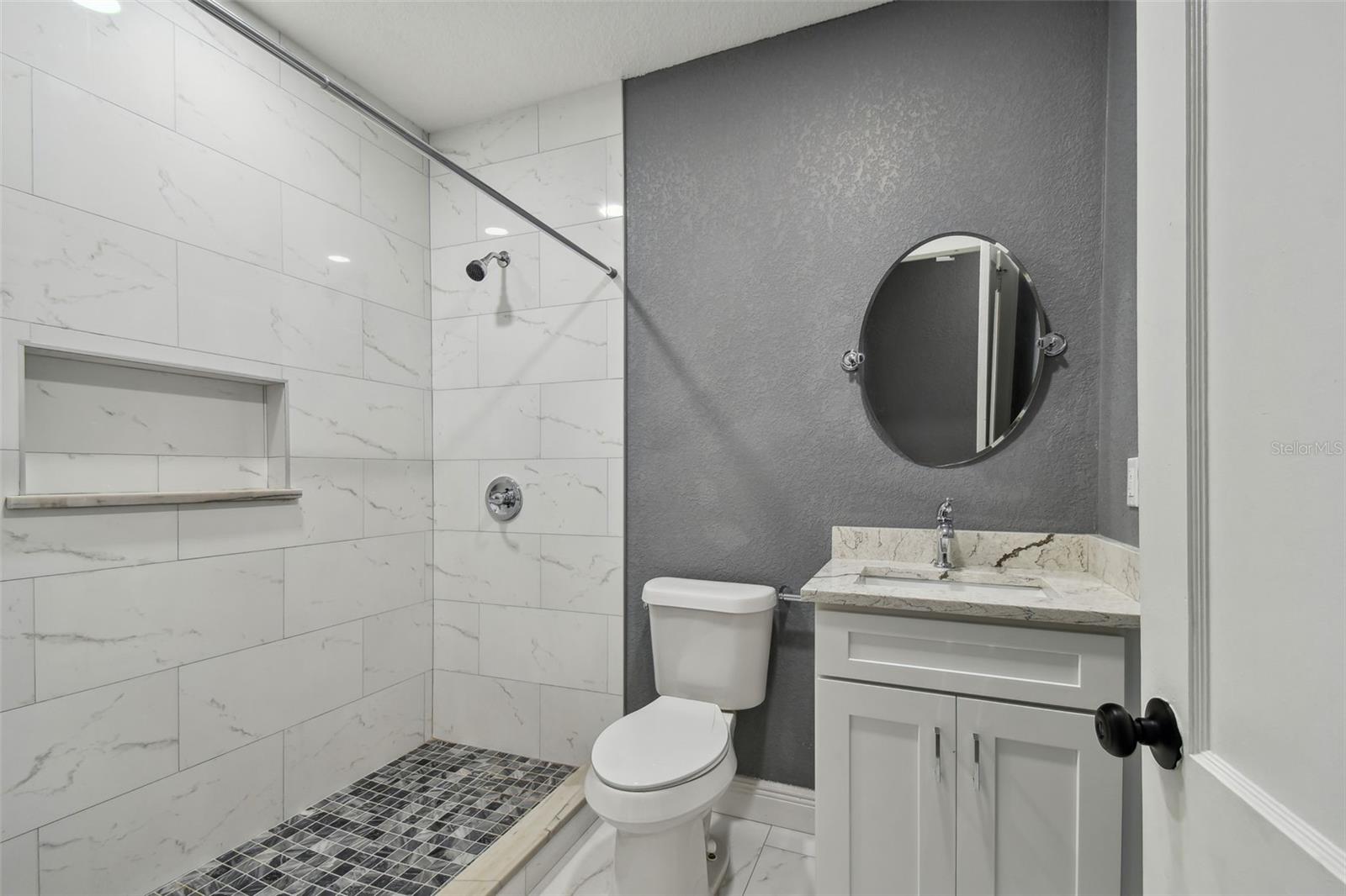 6810 N NAVIN AVE, TAMPA, FL — photo 43