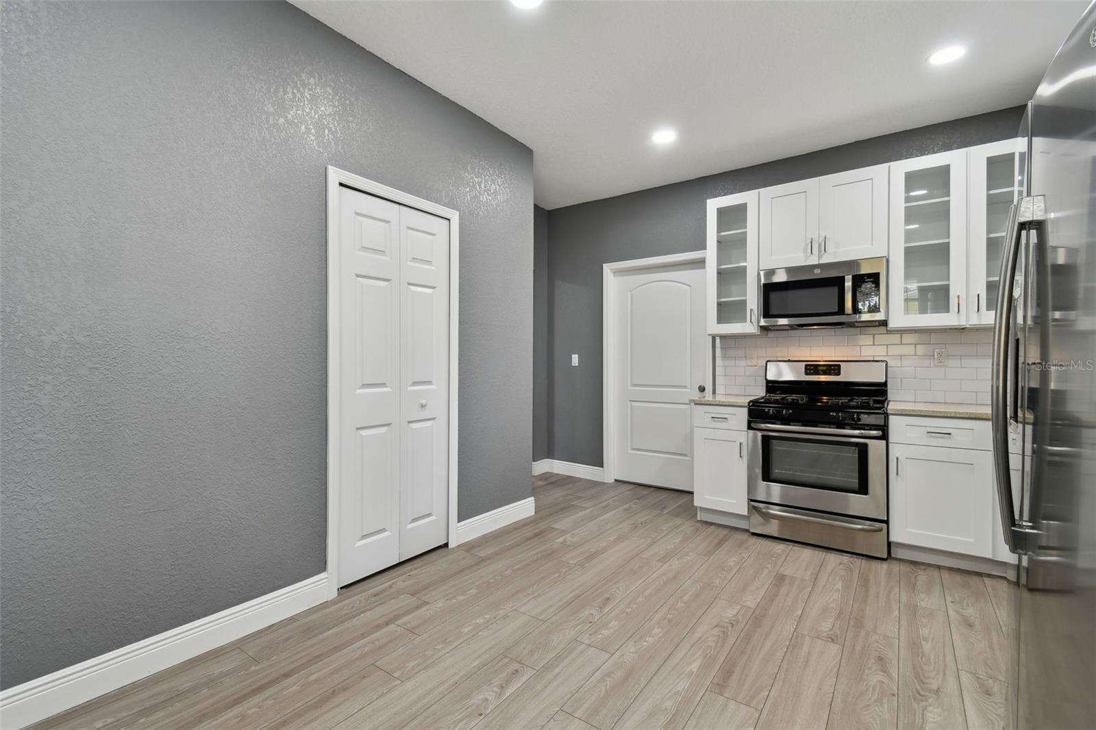 6810 N NAVIN AVE, TAMPA, FL — photo 54
