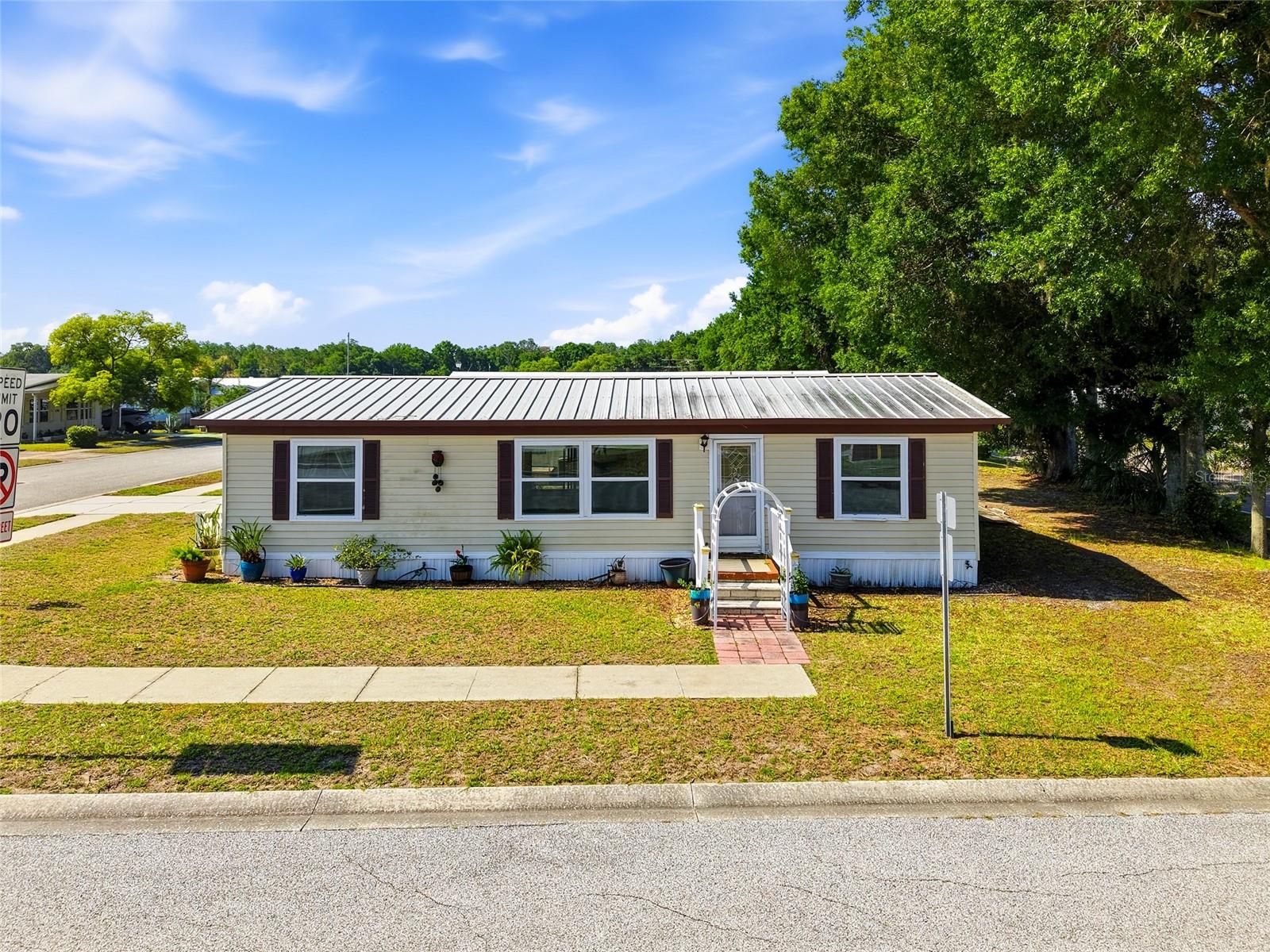 3933 SARAH DR, WESLEY CHAPEL, FL