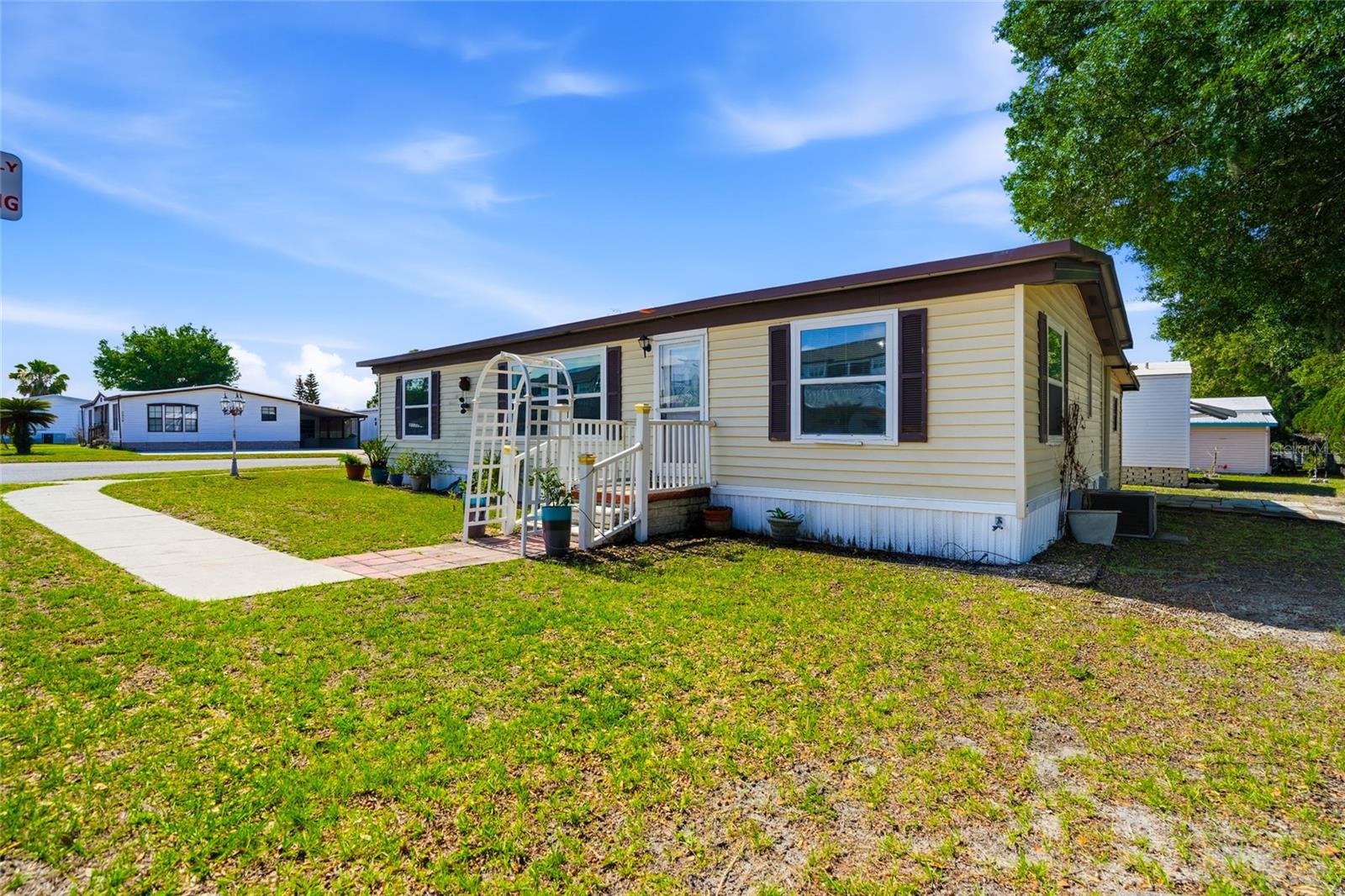 3933 SARAH DR, WESLEY CHAPEL, FL — photo 4