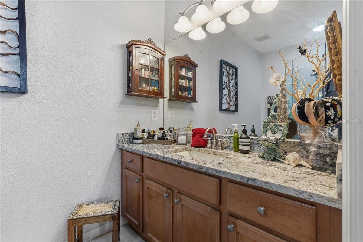 819 FAIRWAYCOVE LN #204, BRADENTON, FL — photo 28
