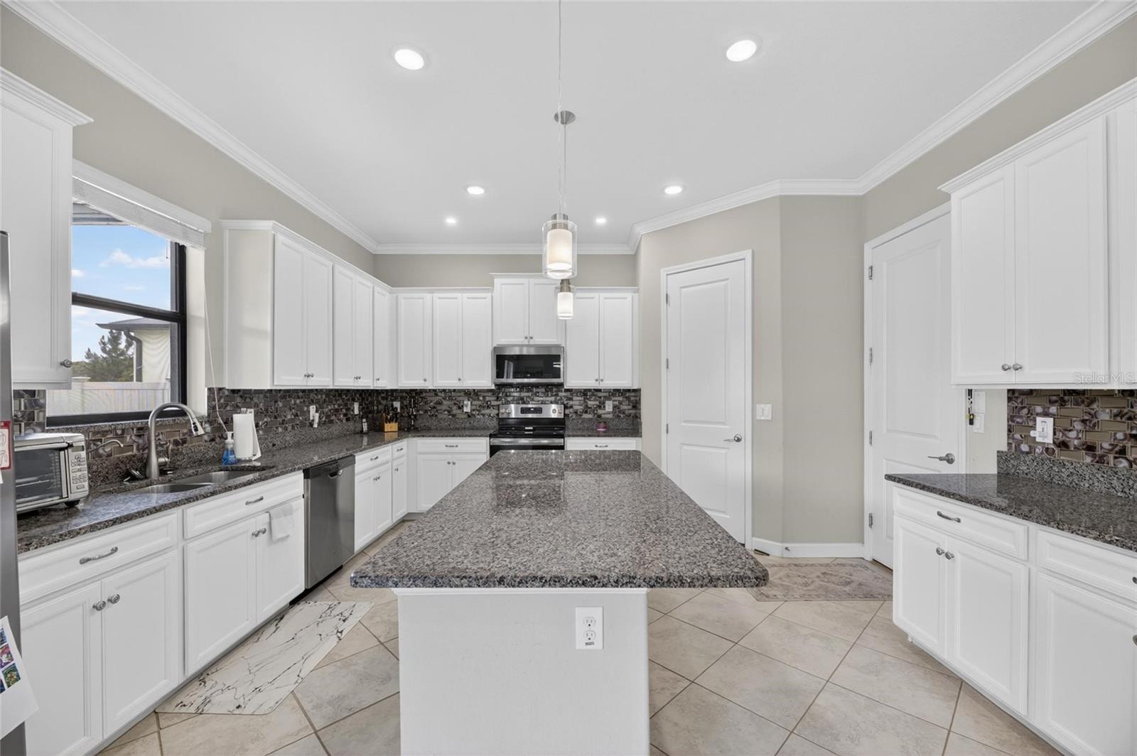 2905 HILLIARD DR, WESLEY CHAPEL, FL — photo 3