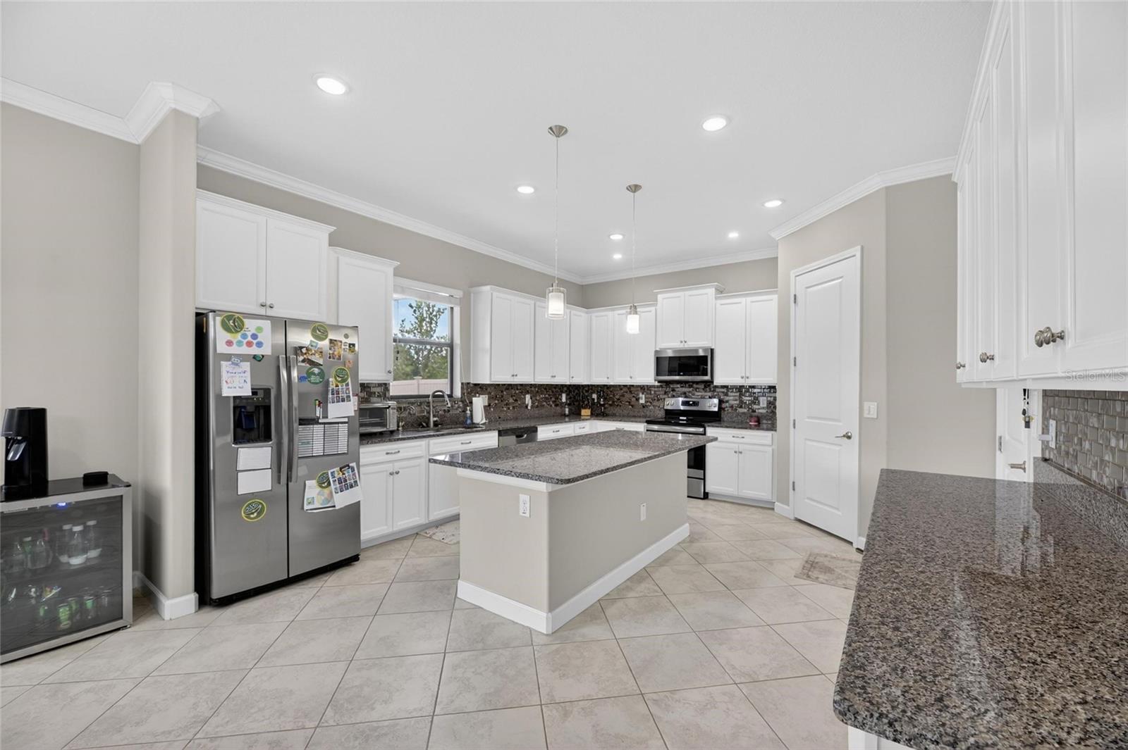 2905 HILLIARD DR, WESLEY CHAPEL, FL — photo 2