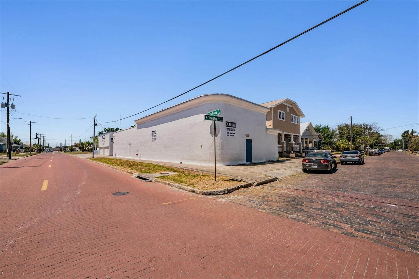 2902 W CHESTNUT ST, TAMPA, FL — photo 2