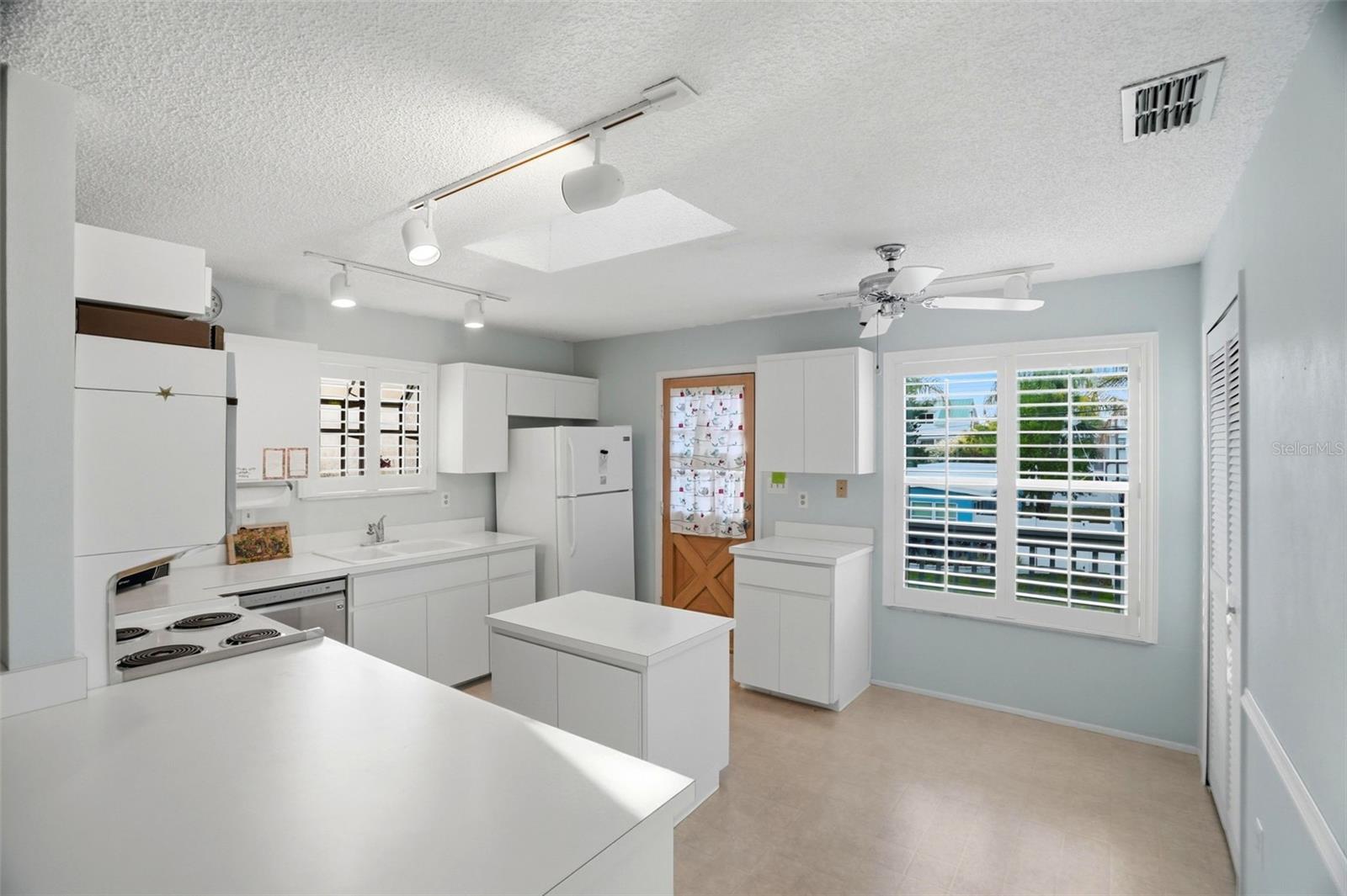 110 GEORGIA AVE. AVE, CRYSTAL BEACH, FL — photo 17