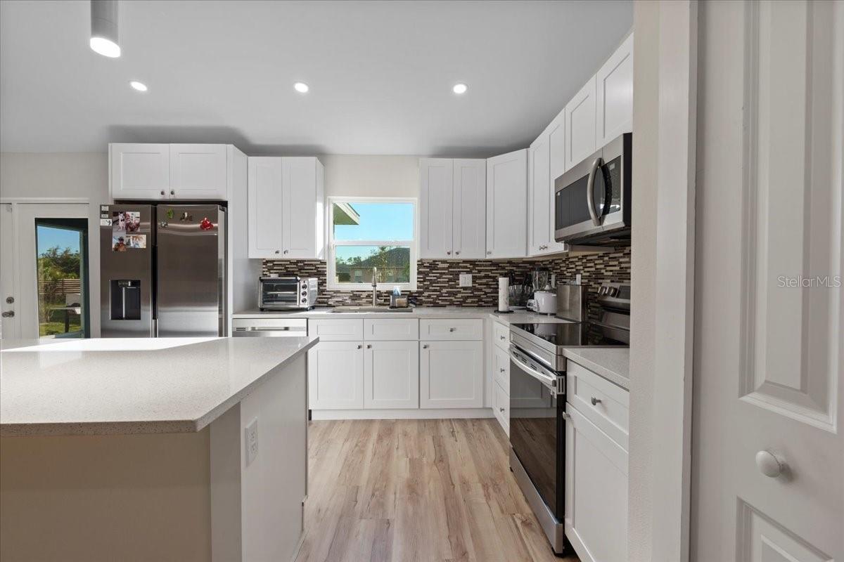 2405 VANCOUVER LN, NORTH PORT, FL — photo 9