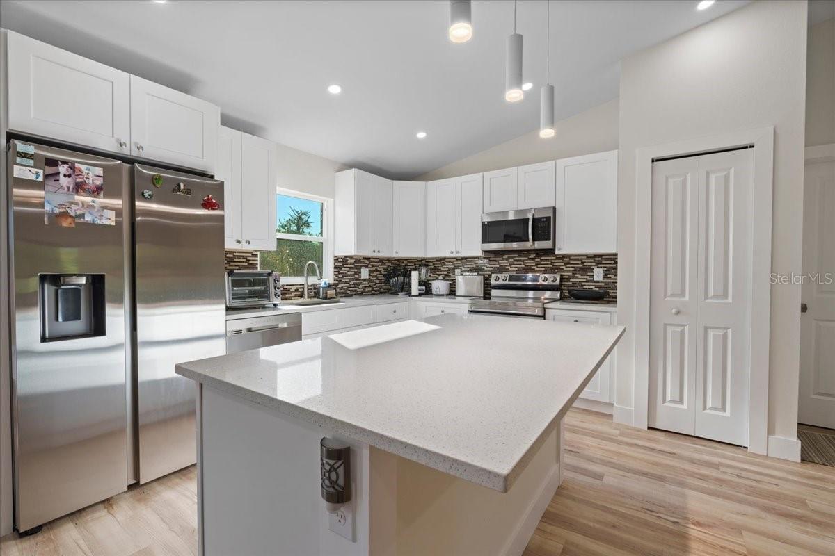 2405 VANCOUVER LN, NORTH PORT, FL — photo 10