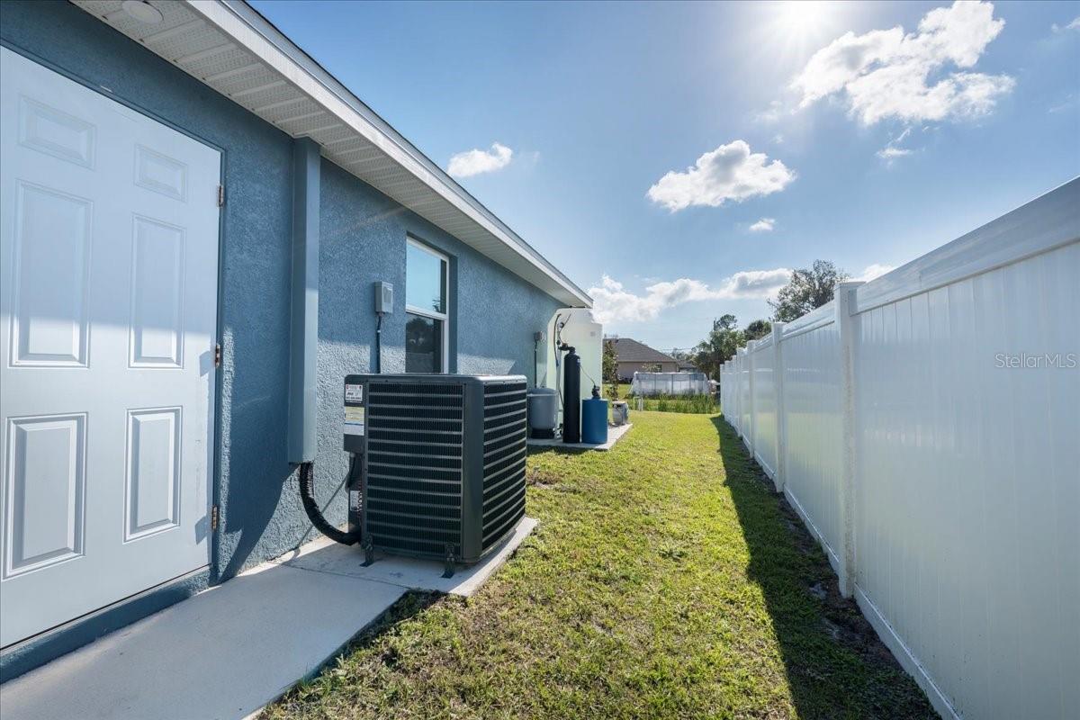 2405 VANCOUVER LN, NORTH PORT, FL — photo 25