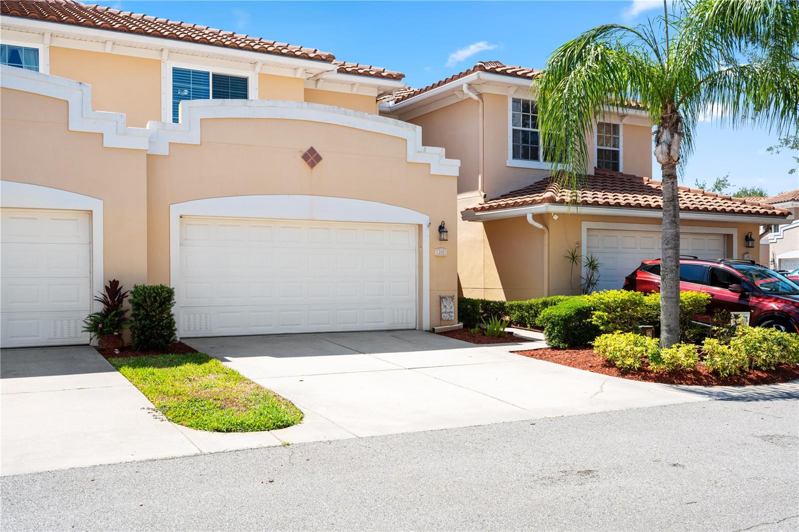 210 VALENCIA CIR, ST PETERSBURG, FL
