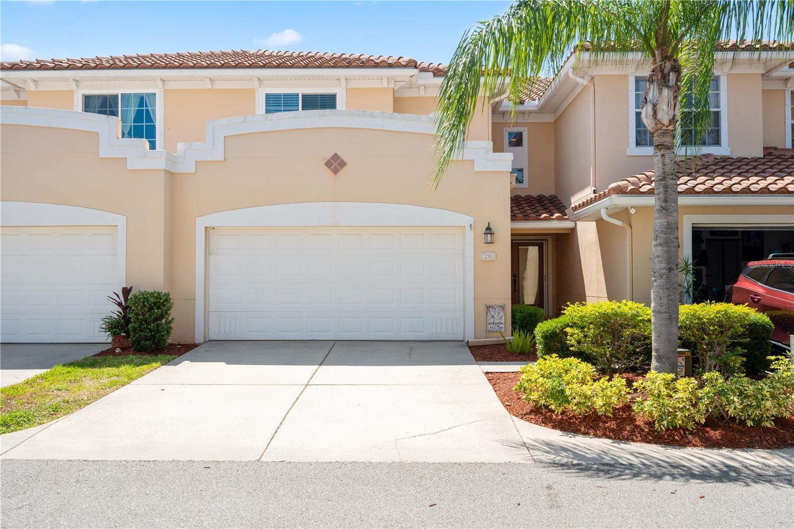 210 VALENCIA CIR, ST PETERSBURG, FL — photo 2