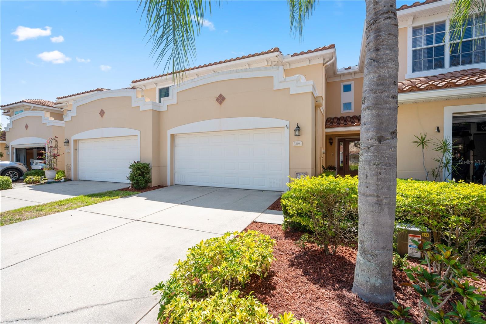 210 VALENCIA CIR, ST PETERSBURG, FL — photo 3