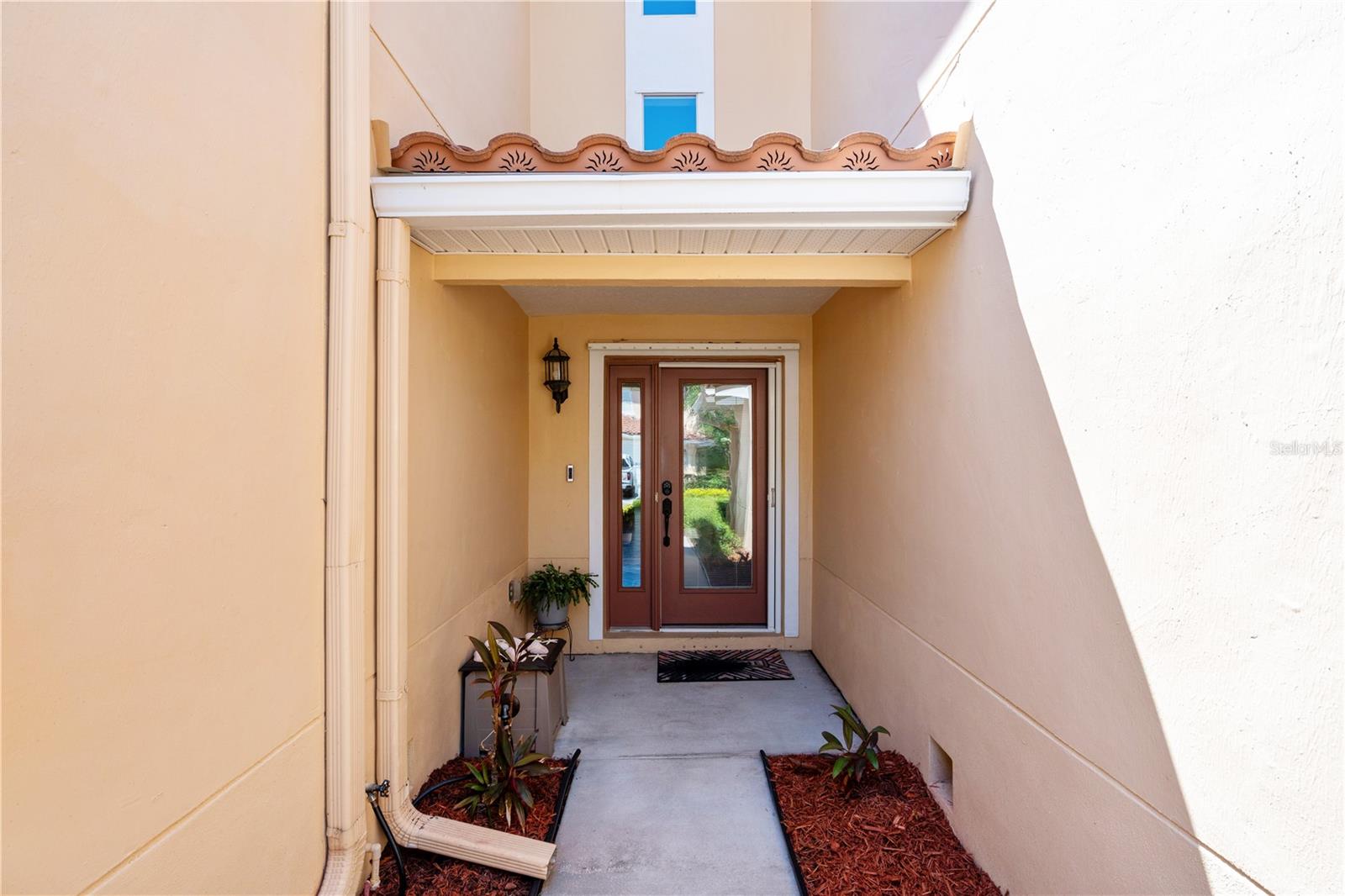 210 VALENCIA CIR, ST PETERSBURG, FL — photo 4