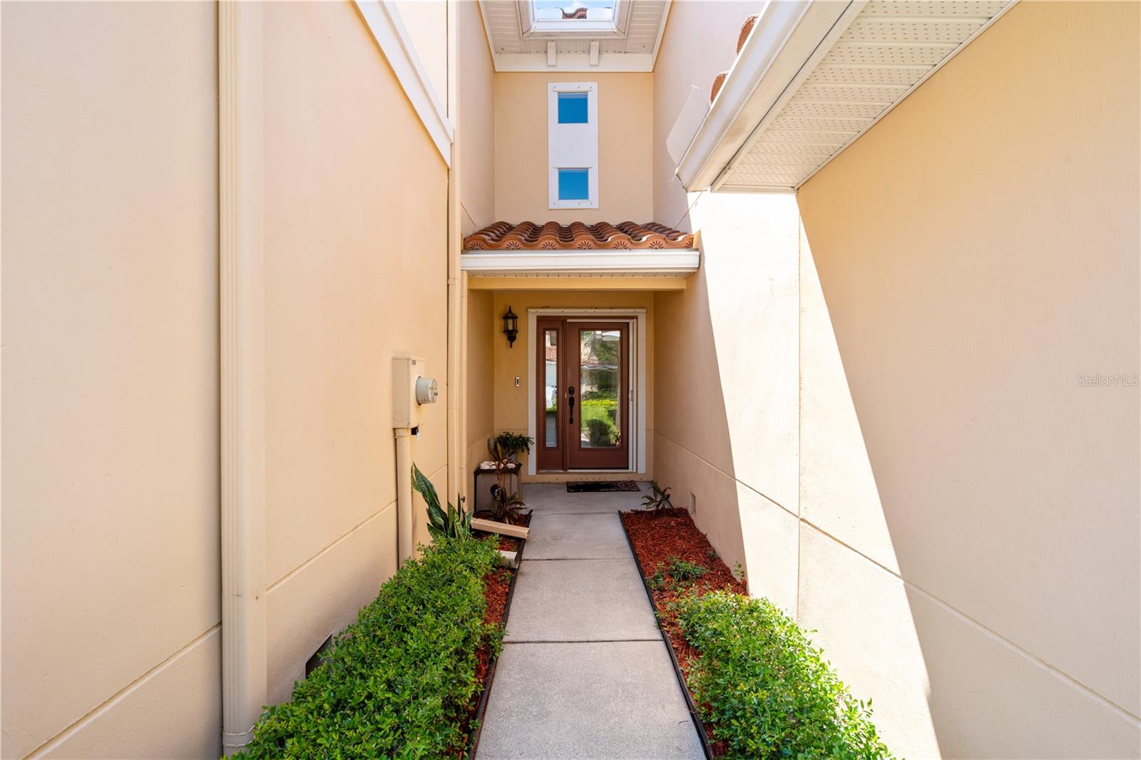 210 VALENCIA CIR, ST PETERSBURG, FL — photo 5
