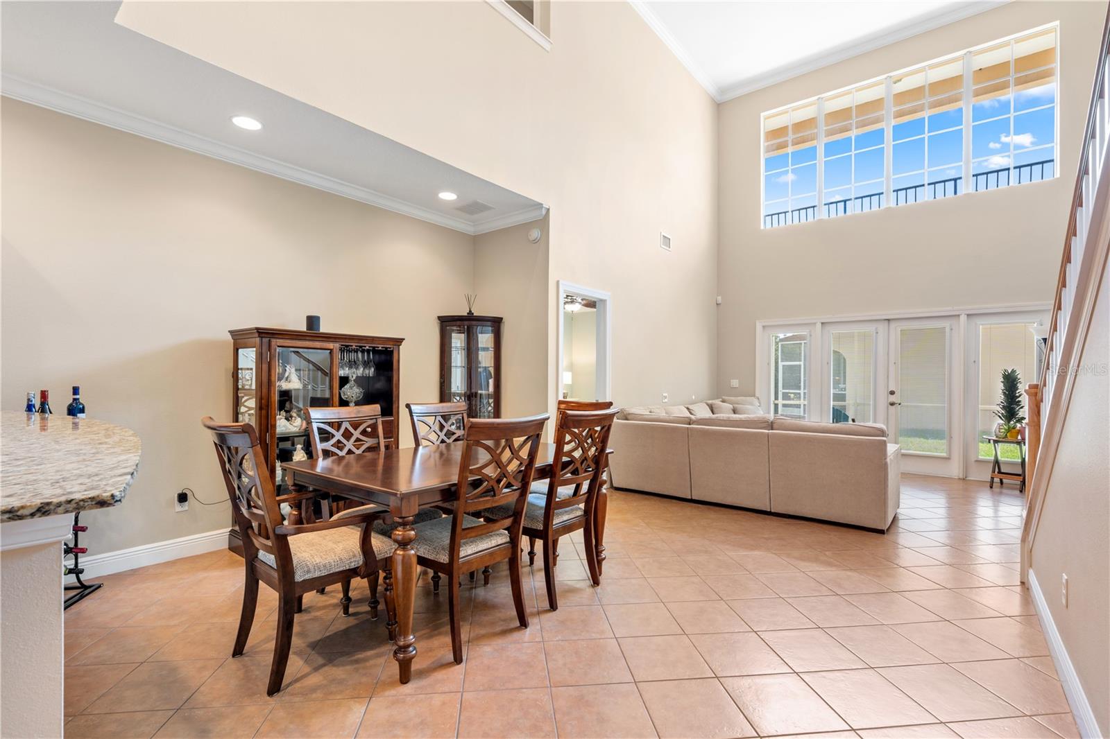 210 VALENCIA CIR, ST PETERSBURG, FL — photo 12