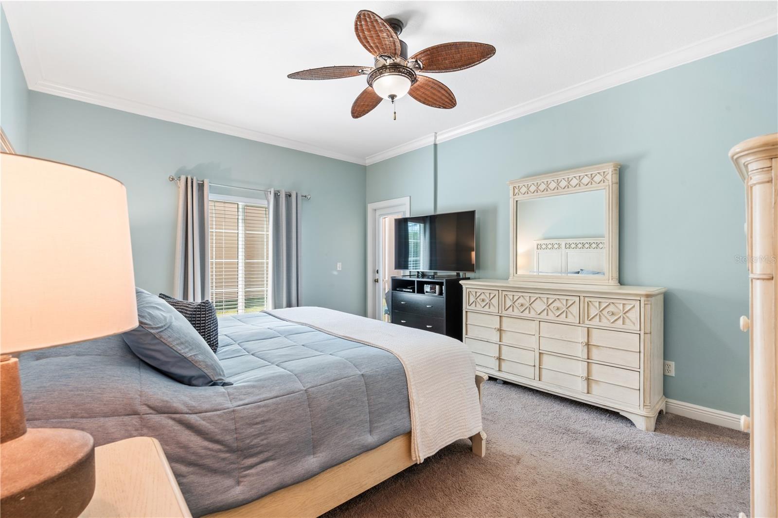 210 VALENCIA CIR, ST PETERSBURG, FL — photo 16