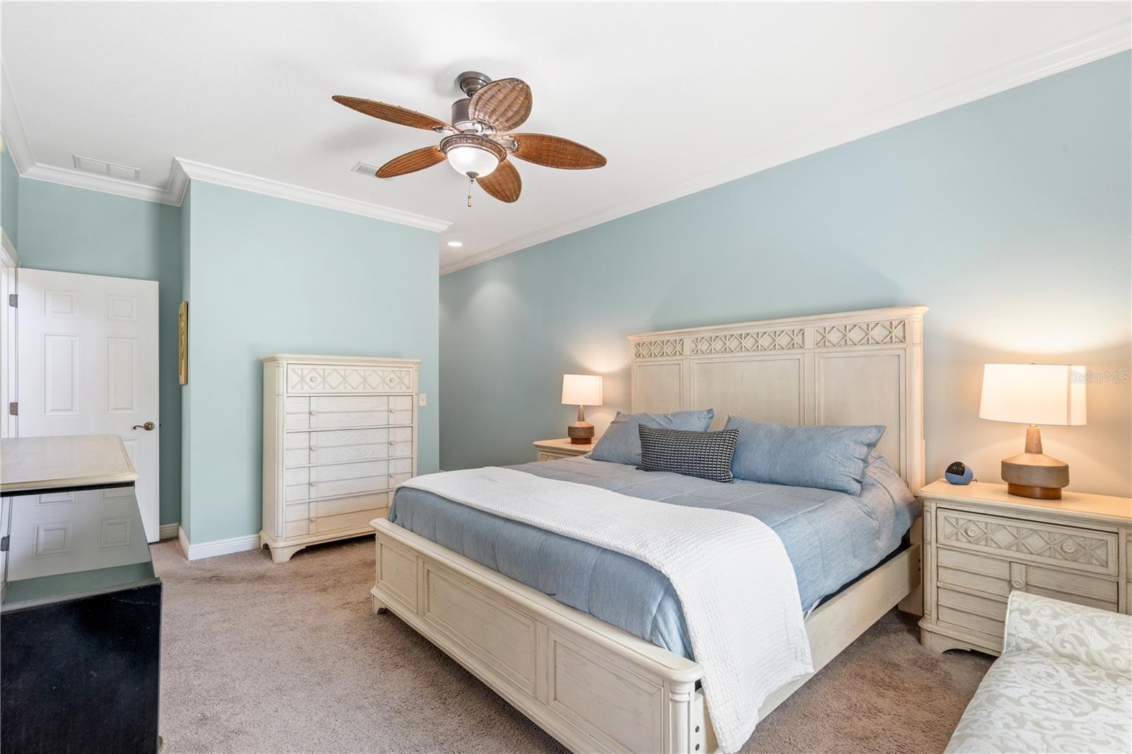 210 VALENCIA CIR, ST PETERSBURG, FL — photo 17