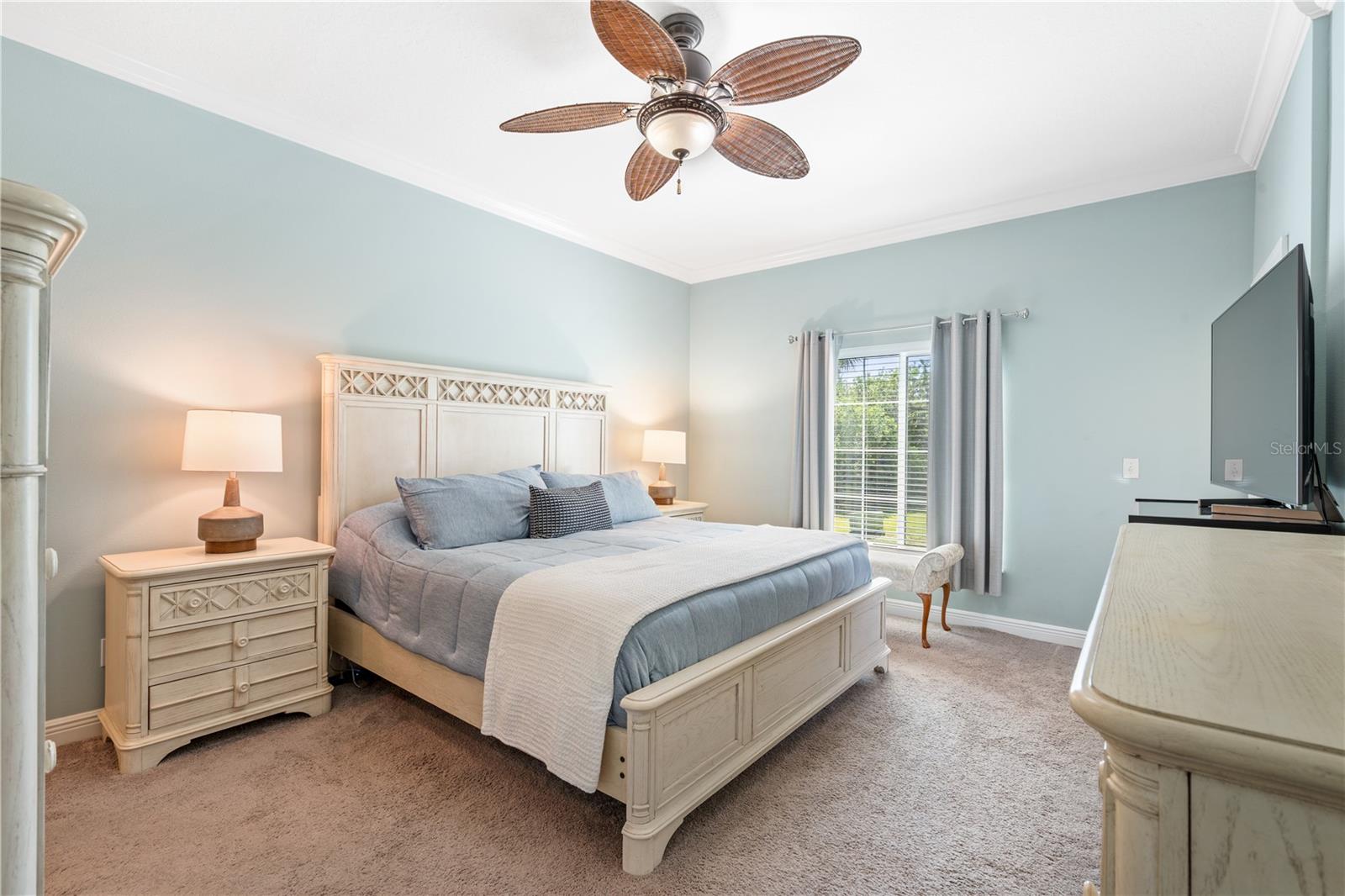 210 VALENCIA CIR, ST PETERSBURG, FL — photo 18