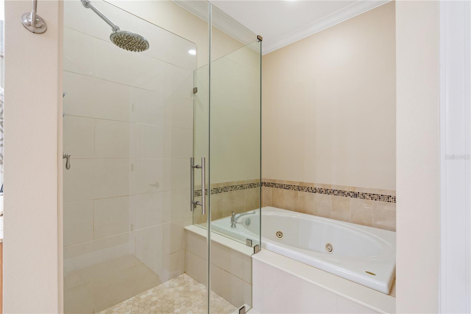 210 VALENCIA CIR, ST PETERSBURG, FL — photo 21