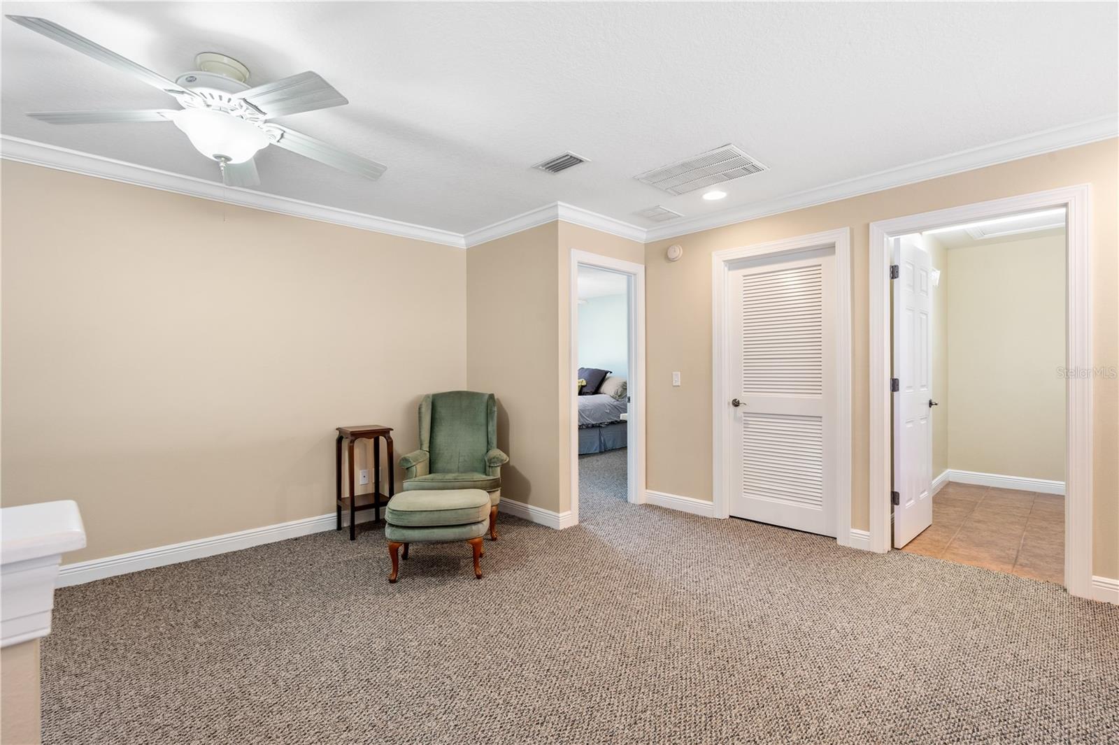 210 VALENCIA CIR, ST PETERSBURG, FL — photo 23