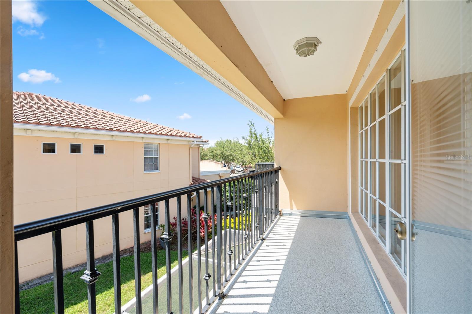 210 VALENCIA CIR, ST PETERSBURG, FL — photo 25