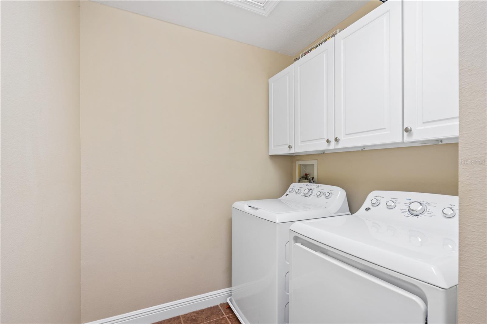 210 VALENCIA CIR, ST PETERSBURG, FL — photo 29