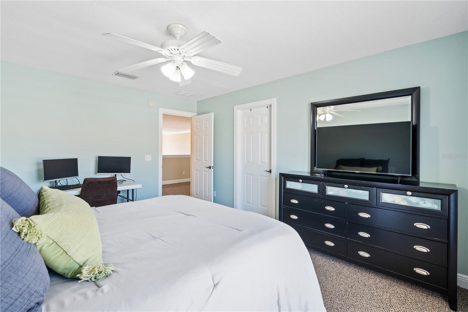 210 VALENCIA CIR, ST PETERSBURG, FL — photo 30