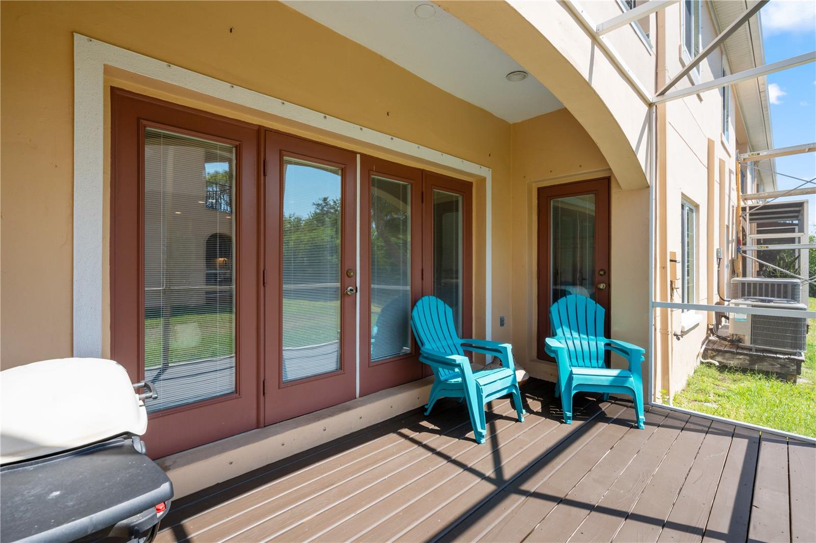 210 VALENCIA CIR, ST PETERSBURG, FL — photo 32