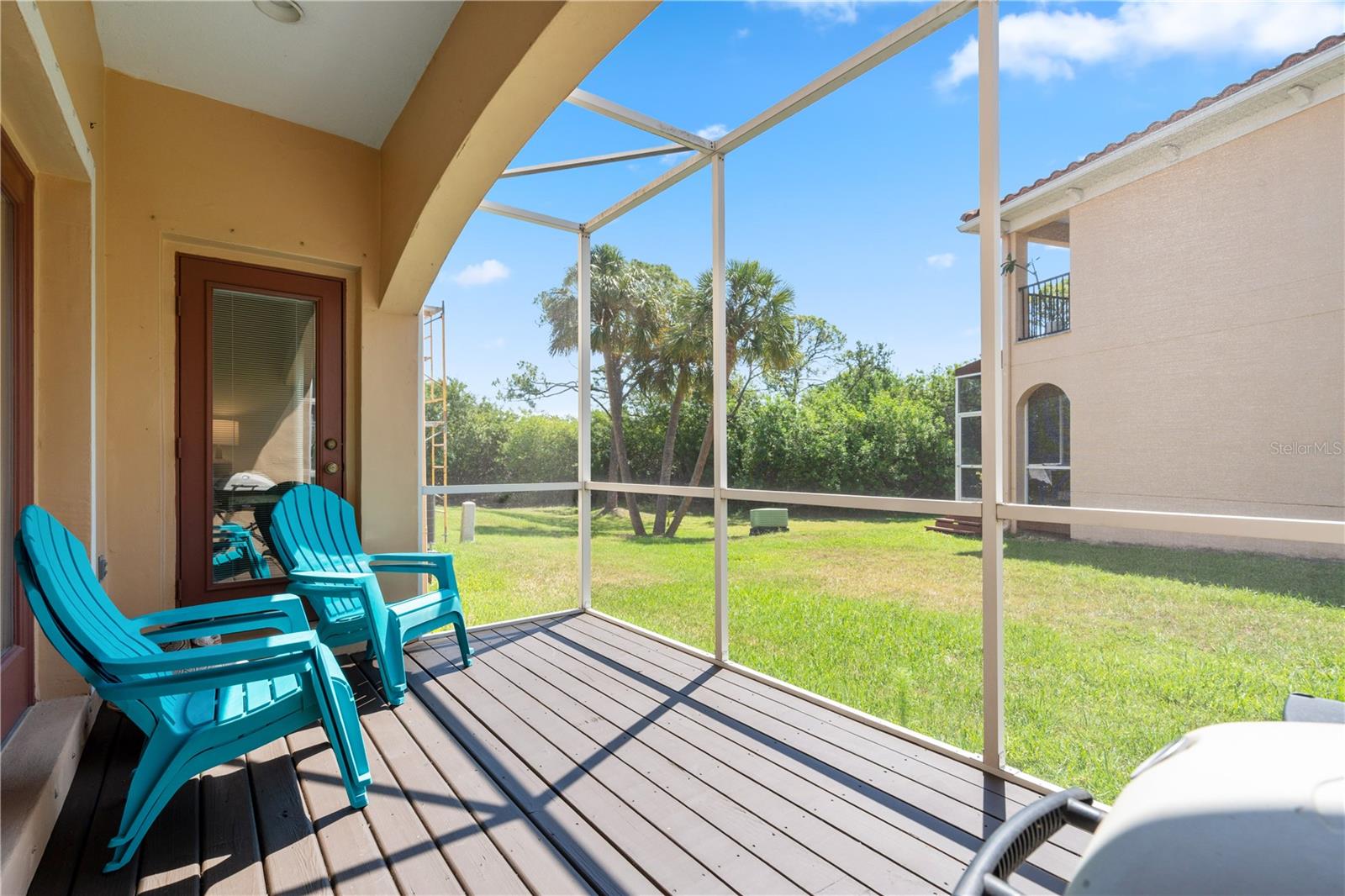 210 VALENCIA CIR, ST PETERSBURG, FL — photo 33