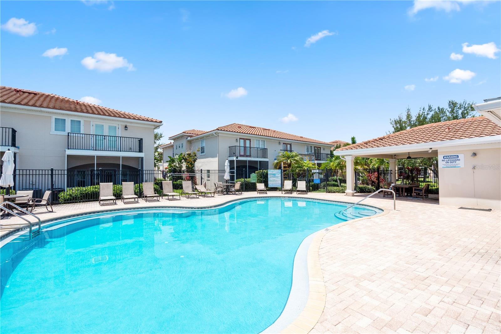 210 VALENCIA CIR, ST PETERSBURG, FL — photo 37