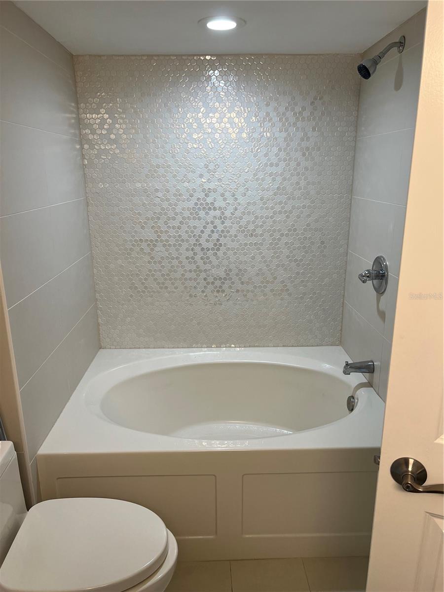 5701 BAHIA DEL MAR CIR #508, ST PETERSBURG, FL — photo 8