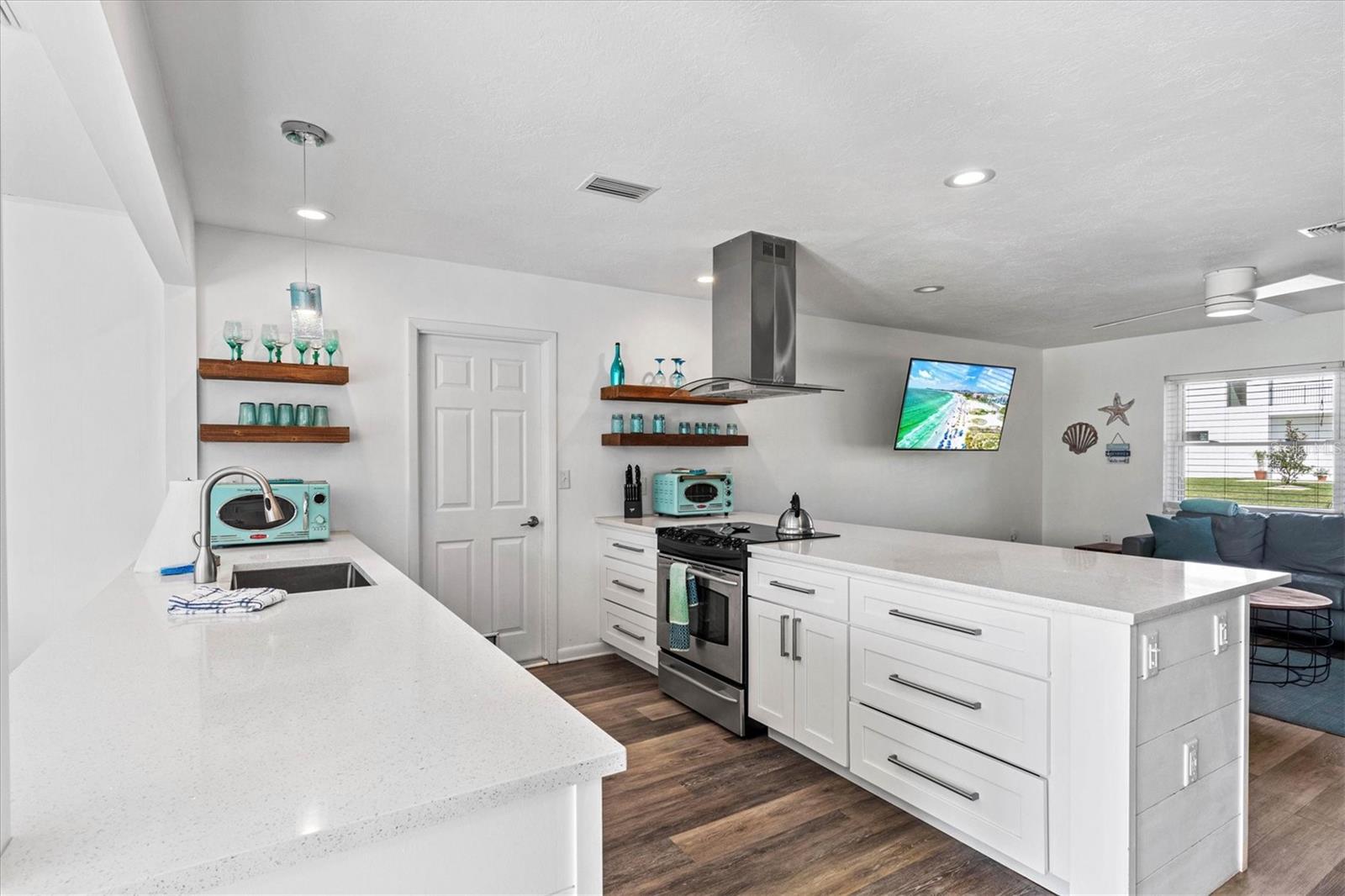 2572 JEFFERSON CIR, SARASOTA, FL — photo 13