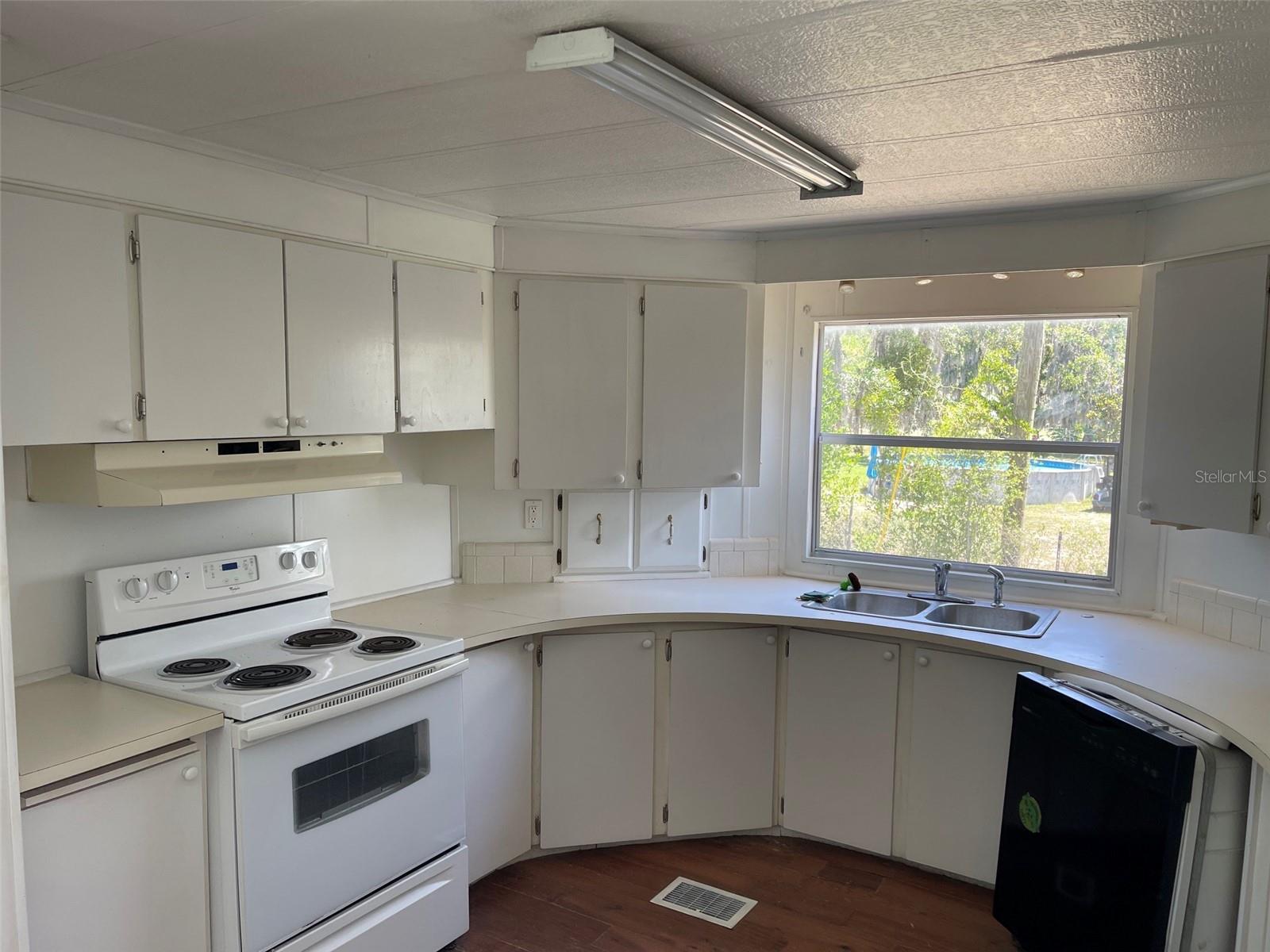 16329 CALDWELL LN, SPRING HILL, FL — photo 3