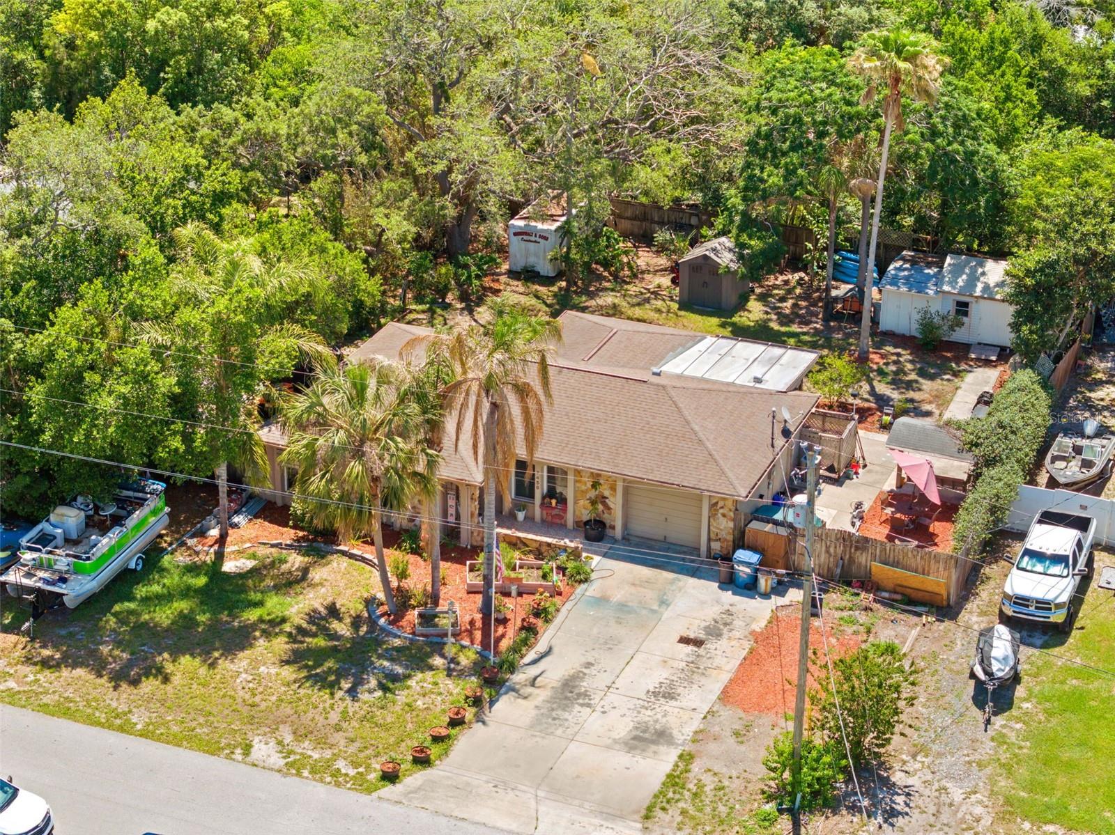 7458 GATES CIR, SPRING HILL, FL — photo 2