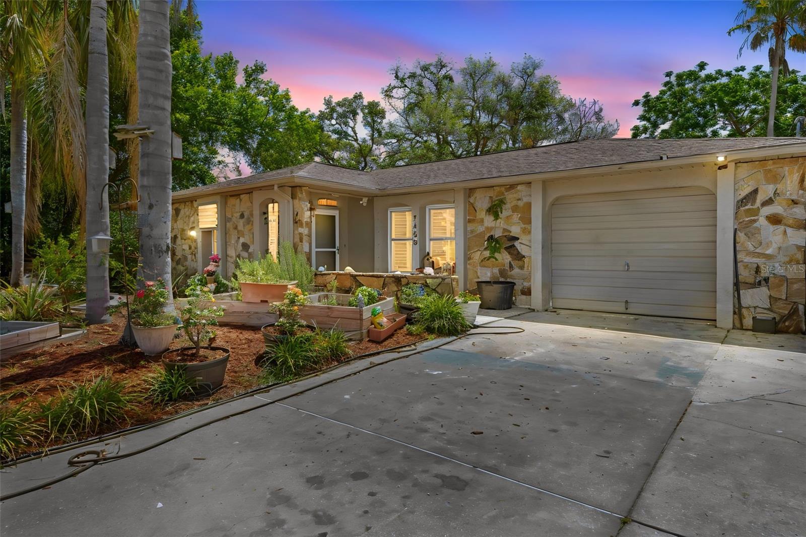 7458 GATES CIR, SPRING HILL, FL — photo 3