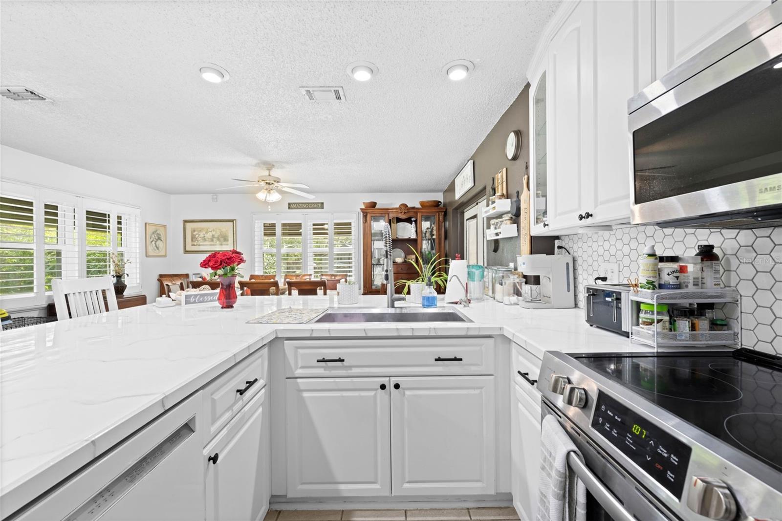 7458 GATES CIR, SPRING HILL, FL — photo 23
