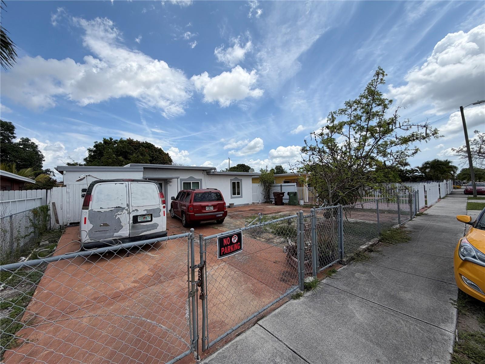 445 E 43RD ST, HIALEAH, FL — photo 2