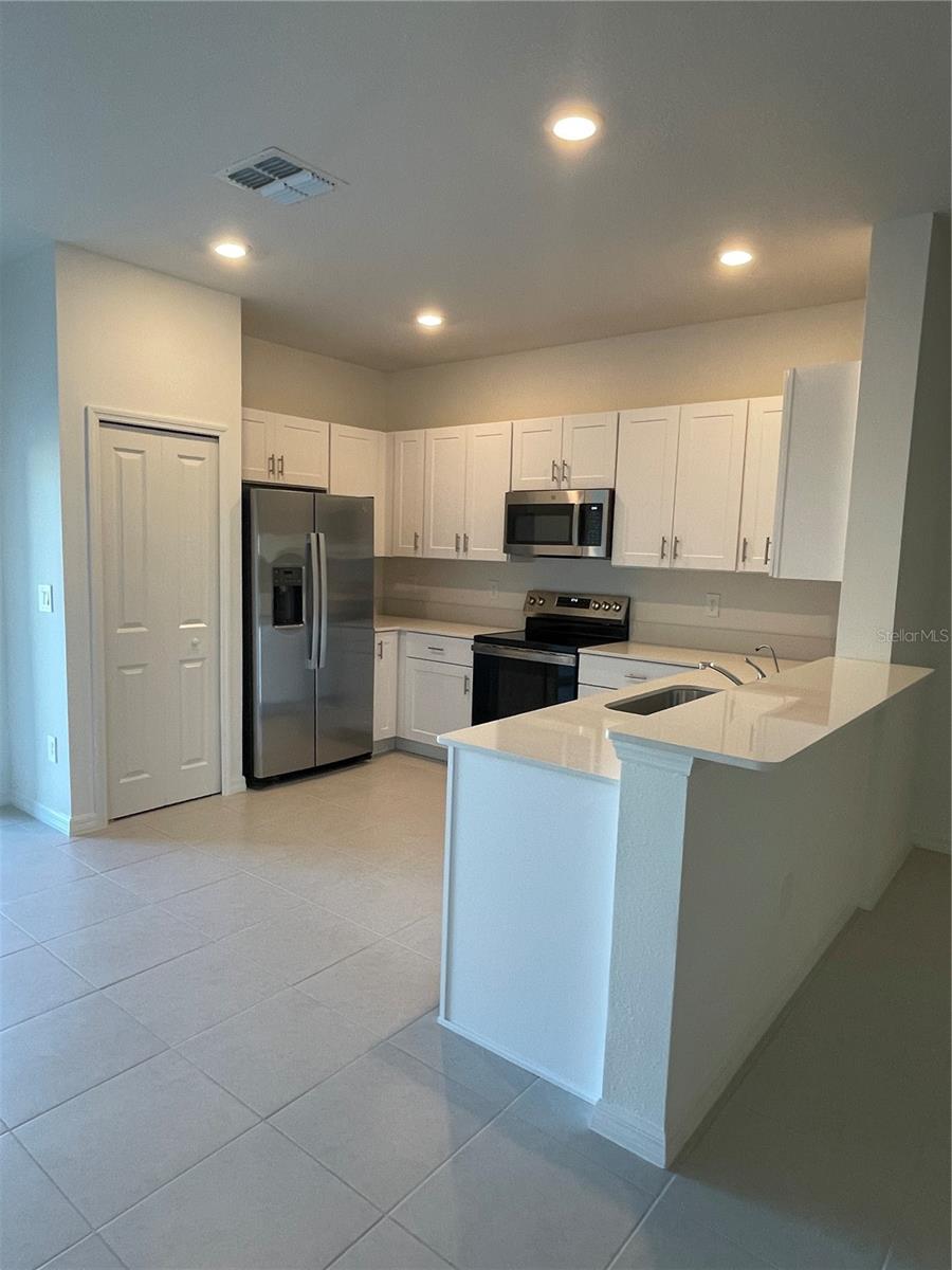 36217 RISA MICHELE ST, ZEPHYRHILLS, FL — photo 9