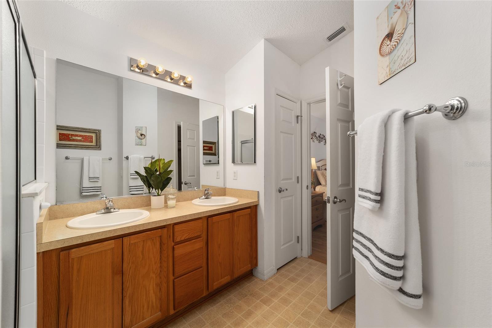 2426 SAFFRON LN, THE VILLAGES, FL — photo 18
