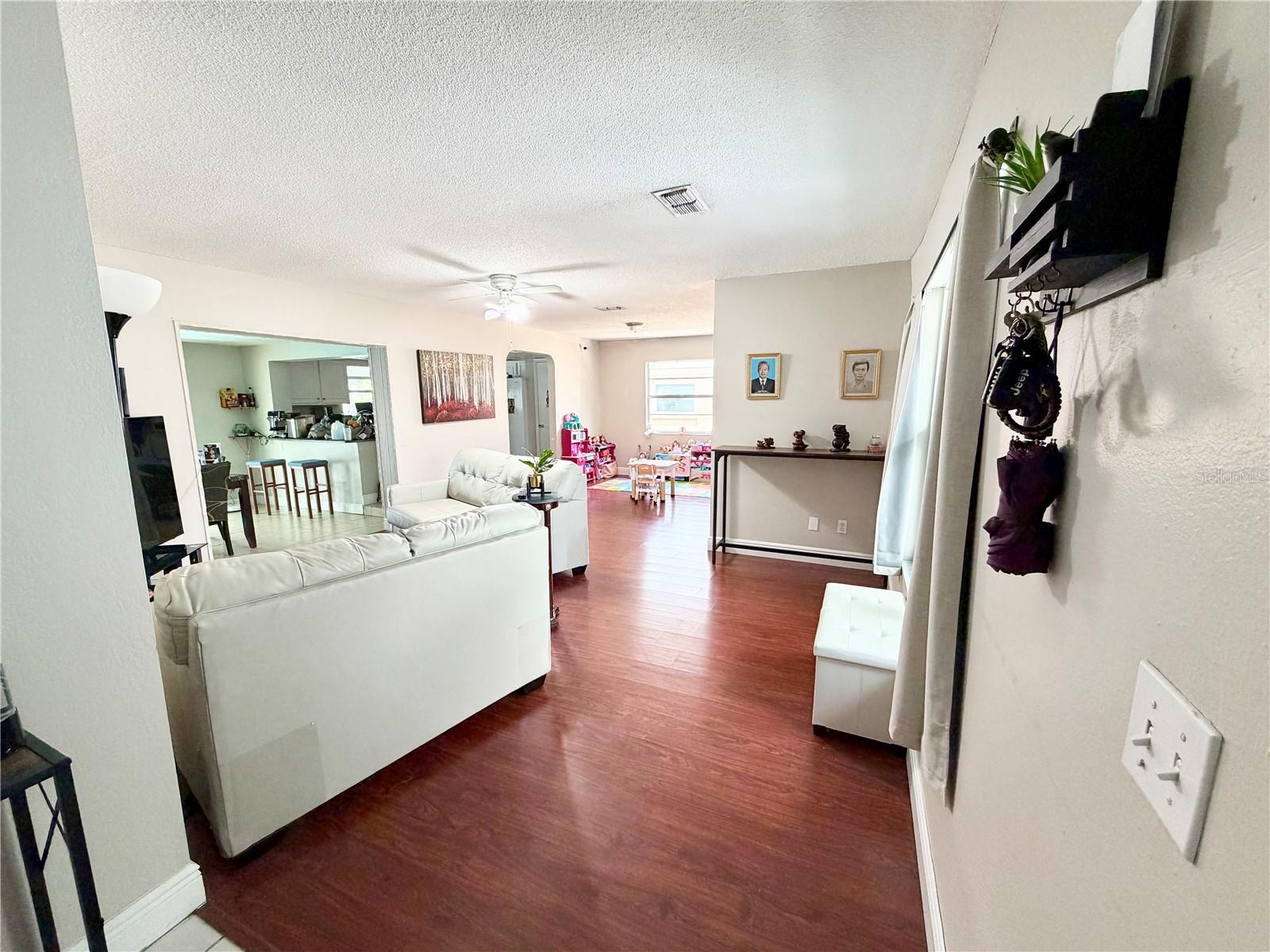 143 VALLEY CIR, BRANDON, FL — photo 8