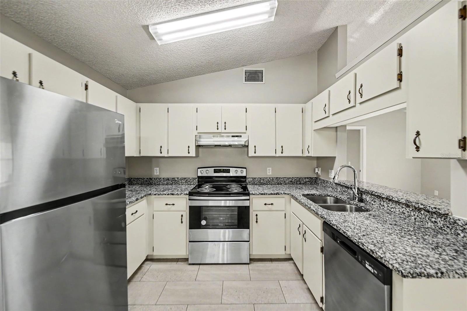 2710 LORRAINE DR, LEESBURG, FL — photo 13